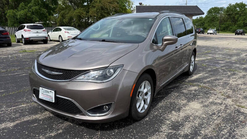 2017 Chrysler Pacifica Touring-L
