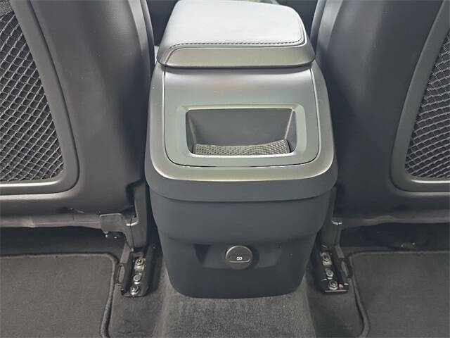 2024 Volvo XC60 B5 Core Dark Theme