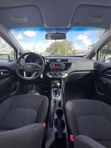 2016 Kia Rio 5-Door LX
