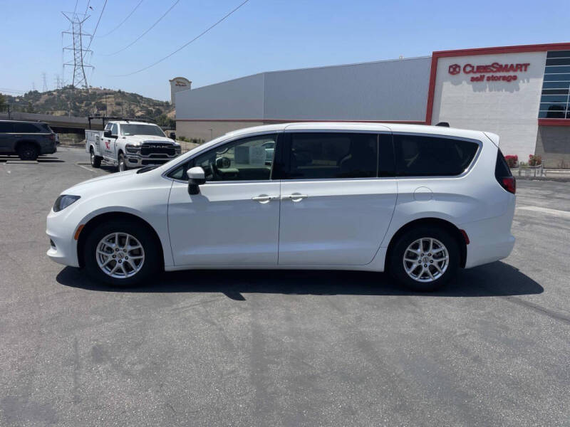 2022 Chrysler Voyager LX