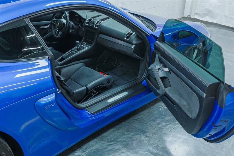 2016 Porsche Cayman GT4
