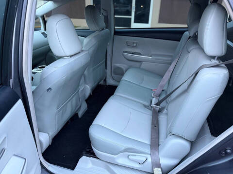 2014 Toyota Prius v Five