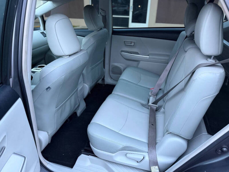 2014 Toyota Prius v Five