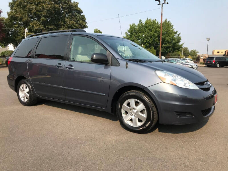 2008 Toyota Sienna for sale at Sinaloa Auto Sales in Salem OR