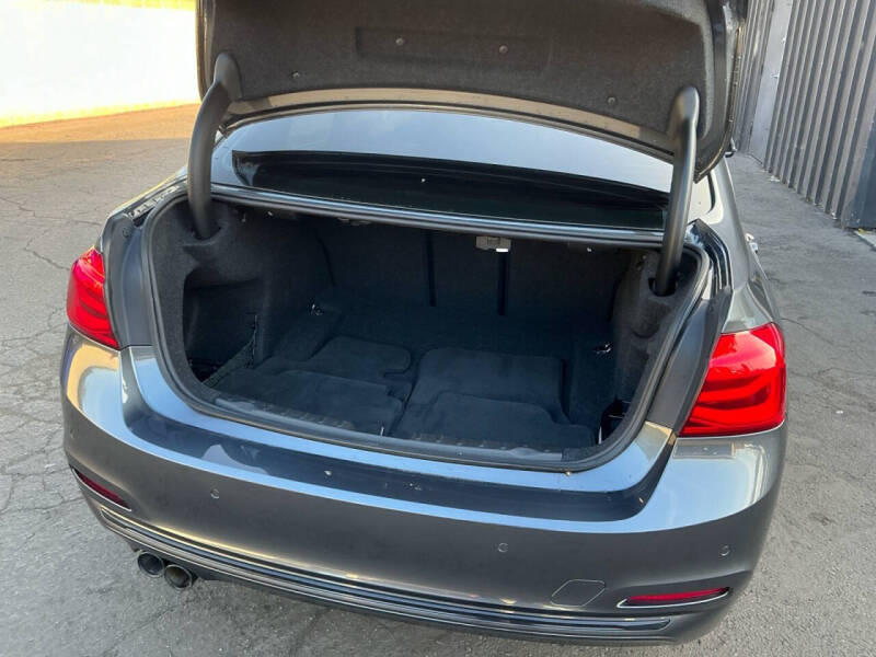 2018 BMW 3 Series 330i