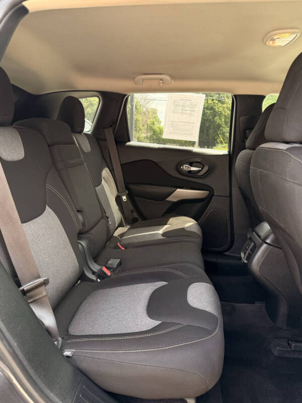 2017 Jeep Cherokee Sport