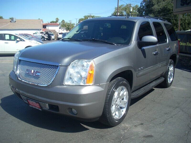 Dk. Gray 2009 GMC Yukon SLT 2