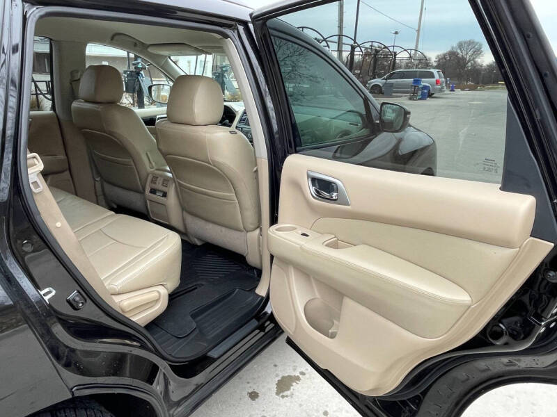 2017 Nissan Pathfinder SV