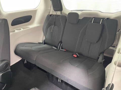 2024 Chrysler Voyager LX