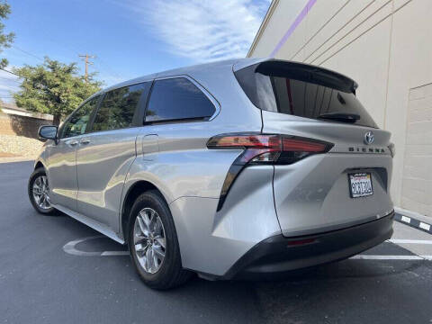 2021 Toyota Sienna LE 8-Passenger