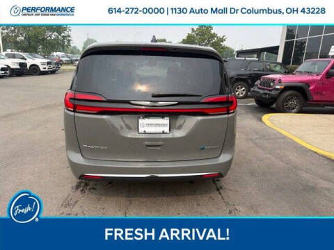 2024 Chrysler Pacifica Plug-In Hybrid Select