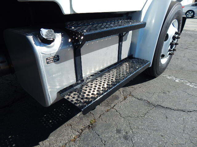 2014 Freightliner M2 106