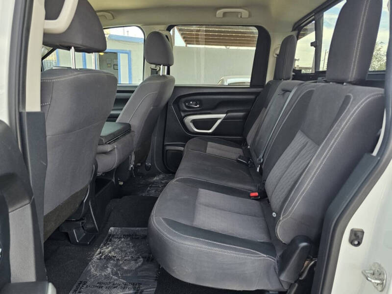 2022 Nissan Titan SV