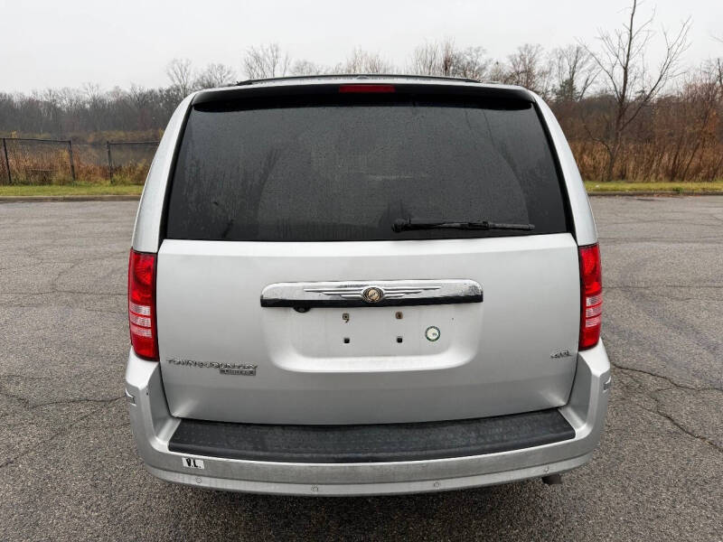 2008 Chrysler Town and Country Limited