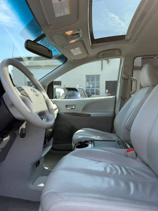 2012 Toyota Sienna