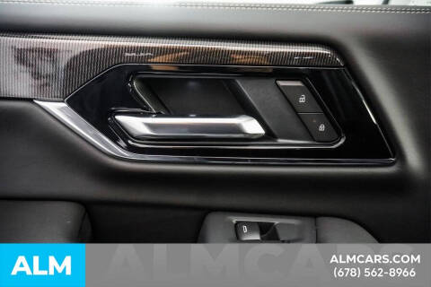 2025 GMC Yukon Elevation