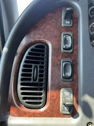2009 Freightliner M2 106