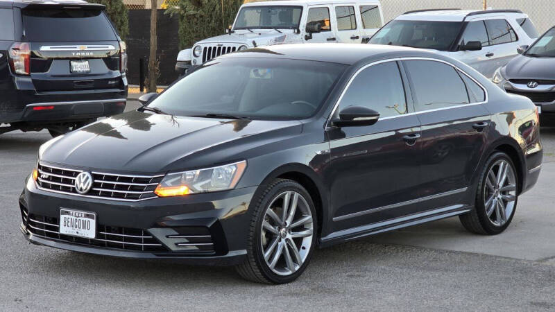 2017 Volkswagen Passat R-Line photo 2