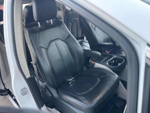 2017 Chrysler Pacifica Touring-L