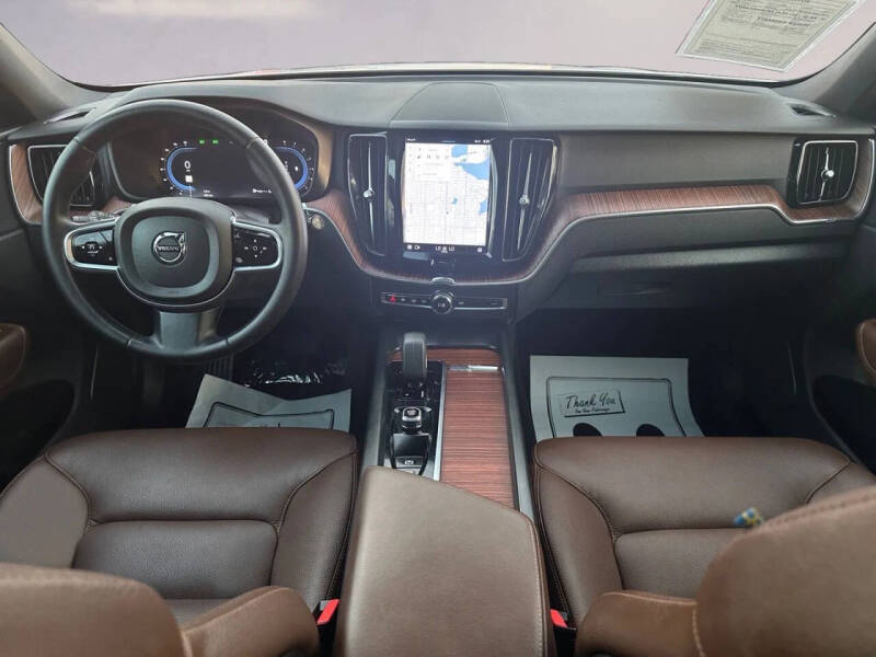 2023 Volvo XC60 B5 Plus Bright Theme