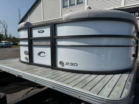 2017 Crest II 230 SLC