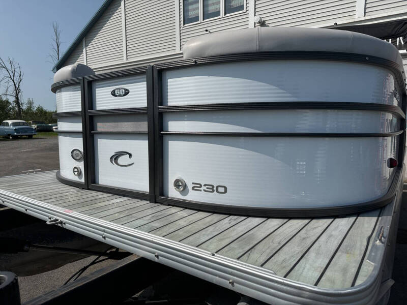 2017 Crest II 230 SLC