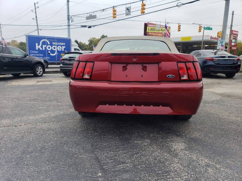 2004 Ford Mustang Deluxe