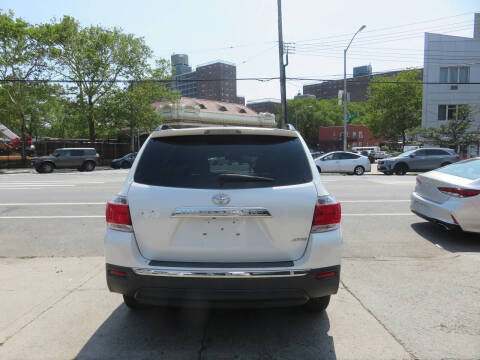 2013 Toyota Highlander SE
