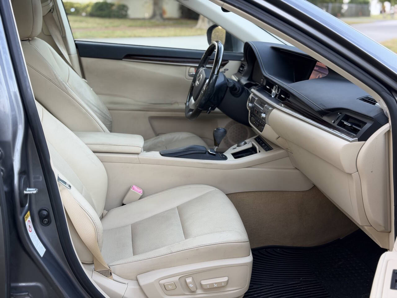 2013 Lexus ES - $10,900