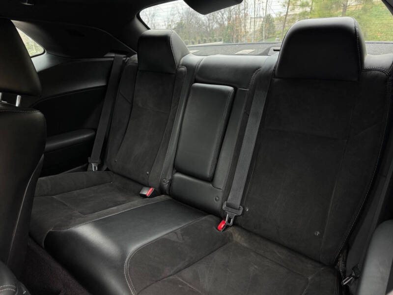 2017 Dodge Challenger 392 HEMI Scat Pack Shaker