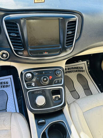 2017 Chrysler 200 Limited Platinum