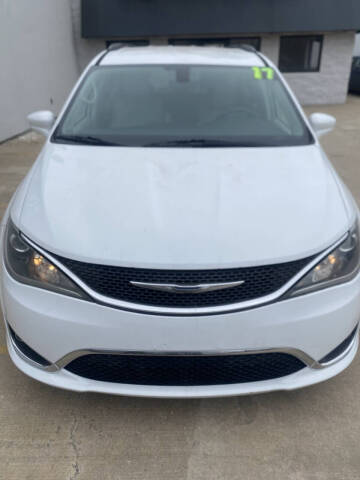 2017 Chrysler Pacifica Touring-L