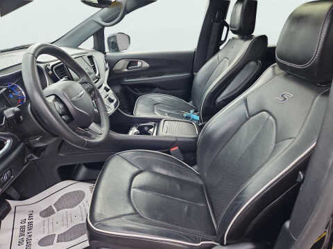2024 Chrysler Pacifica Plug-In Hybrid Select