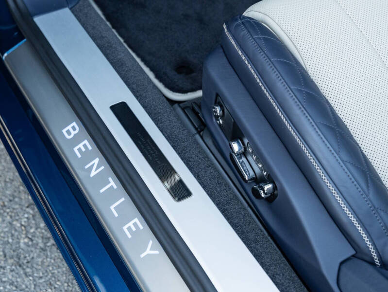 2022 Bentley Continental GTC V8