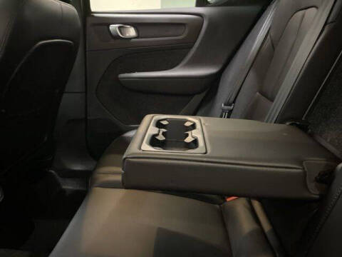 2025 Volvo XC40 B5 Core Bright Theme