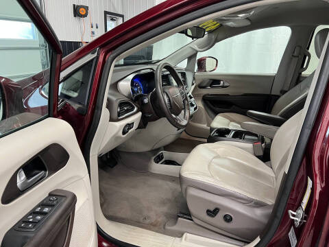 2017 Chrysler Pacifica Touring-L