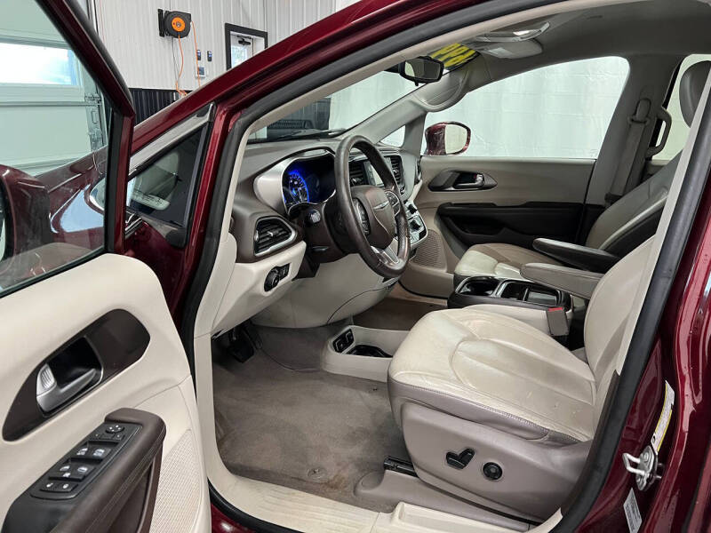 2017 Chrysler Pacifica Touring-L