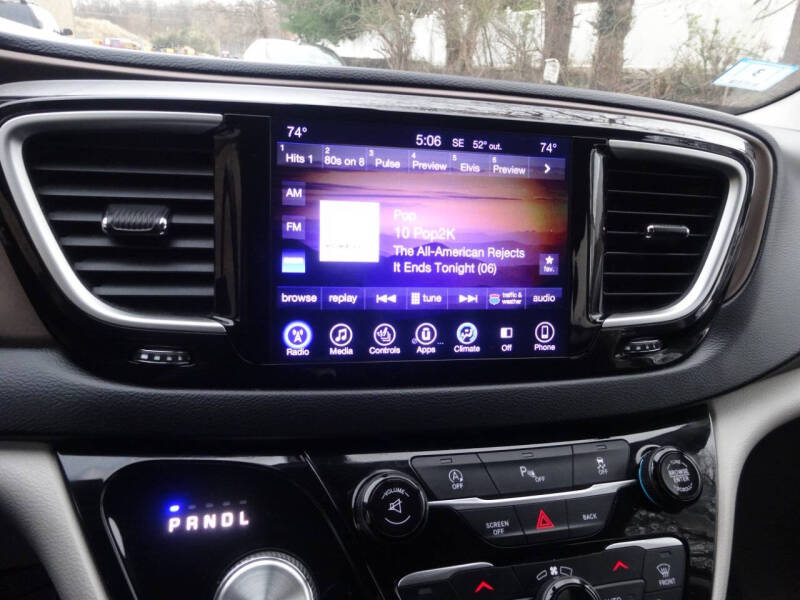 2017 Chrysler Pacifica Touring-L