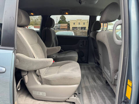 2005 Toyota Sienna LE 7 Passenger