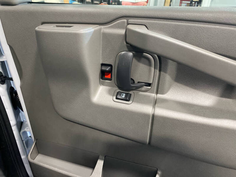 2025 Chevrolet Express 2500