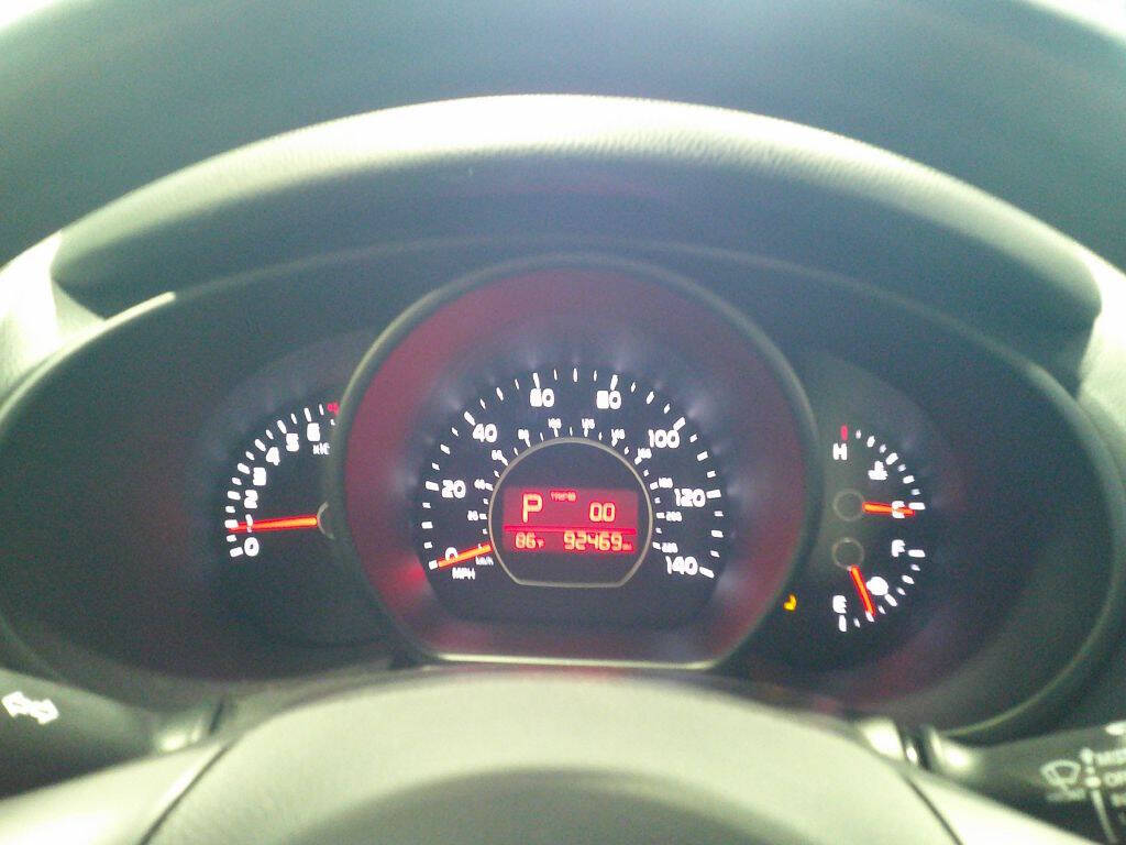 Silver 2014 Kia Soul Base 4dr Crossover 6A 17