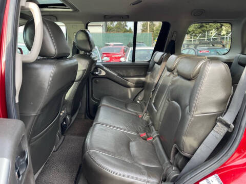 2005 Nissan Pathfinder SE