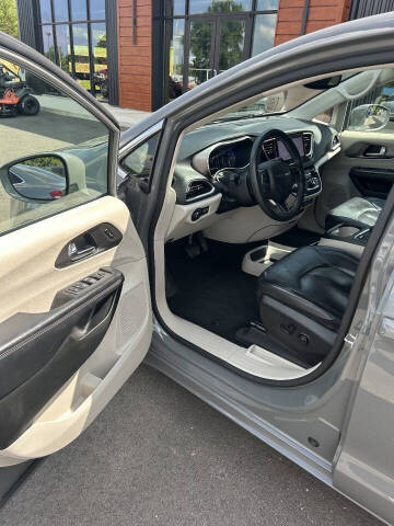 2022 Chrysler Pacifica Touring L