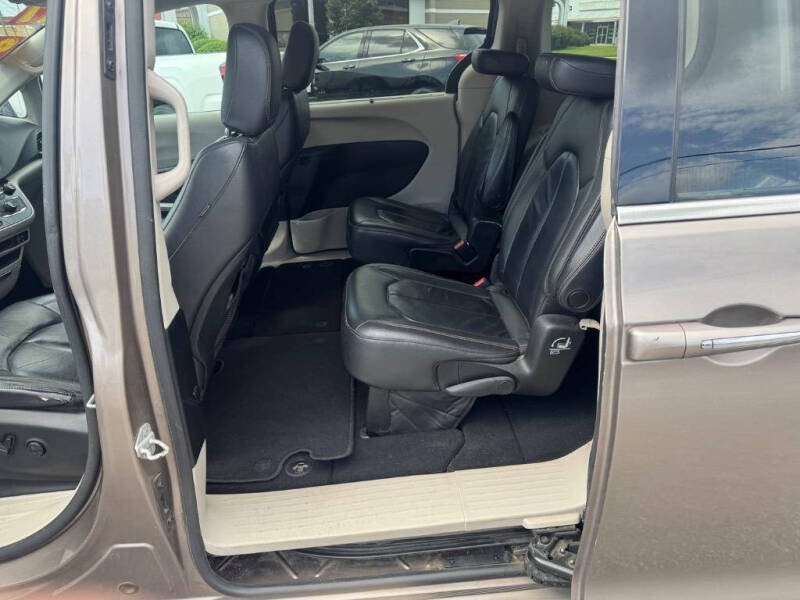 2017 Chrysler Pacifica Touring-L