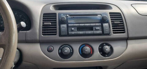 2004 Toyota Camry Standard