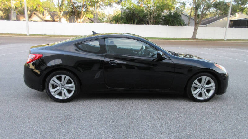 2010 Hyundai Genesis Coupe Premium photo 6