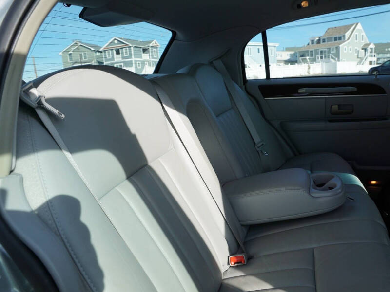 2006 Lincoln Town Car Signature