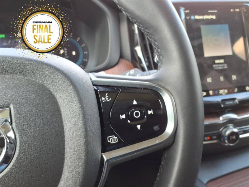 2024 Volvo XC60 B5 Plus Dark Theme