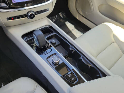 2024 Volvo S60 B5 Plus Dark Theme