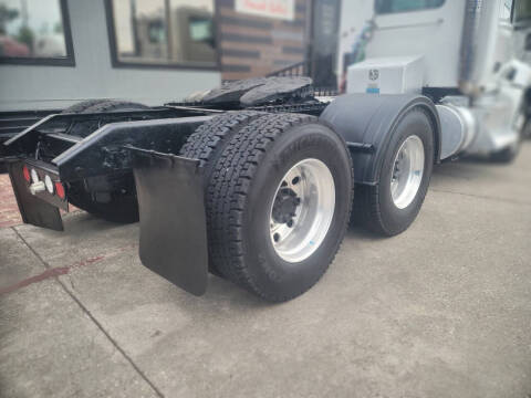 2015 Kenworth T-680 Day Cab